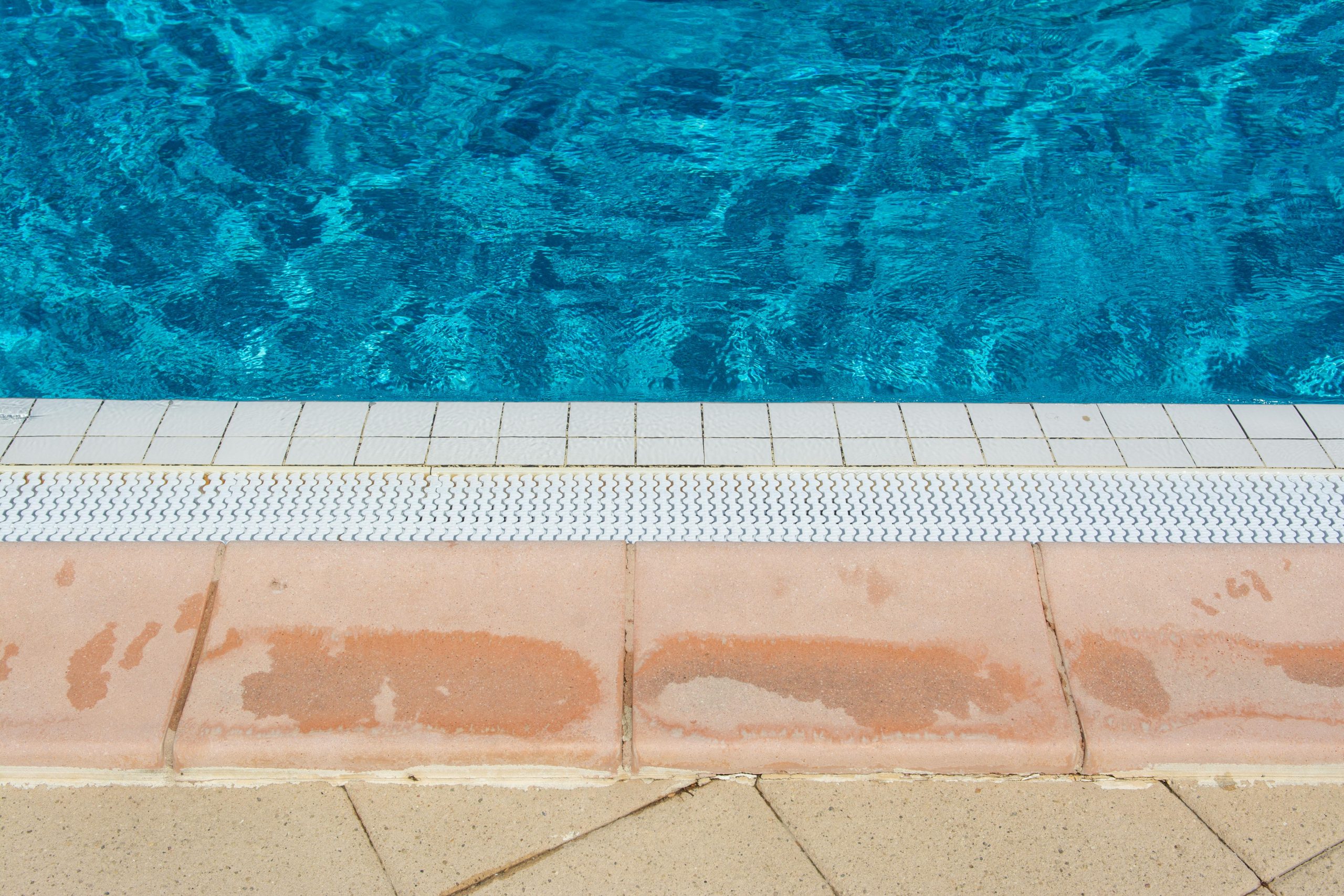 bicarbonate résout eau verte piscine