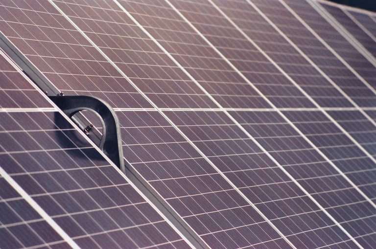 Comment bien dimensionner son commutateur solaire 230V avec EDF ?