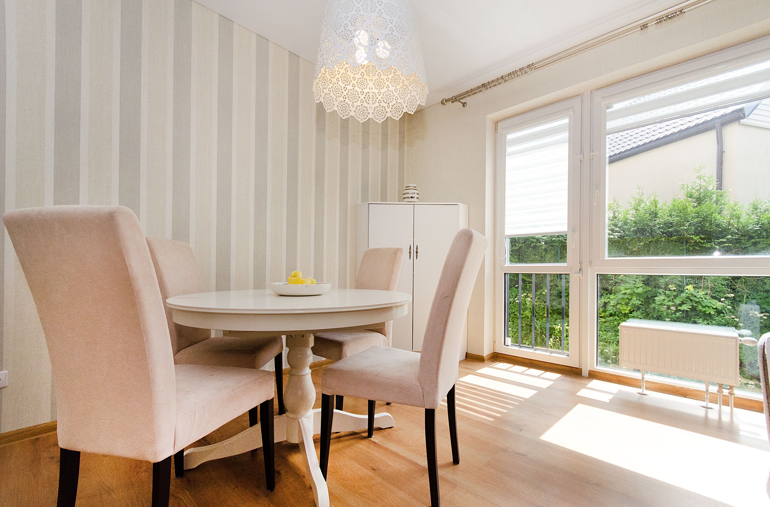 Transformation salle à manger avec papier peint moderne