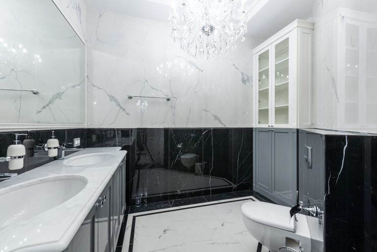 Combien de temps dure vraiment le marbre en salle de bain ?