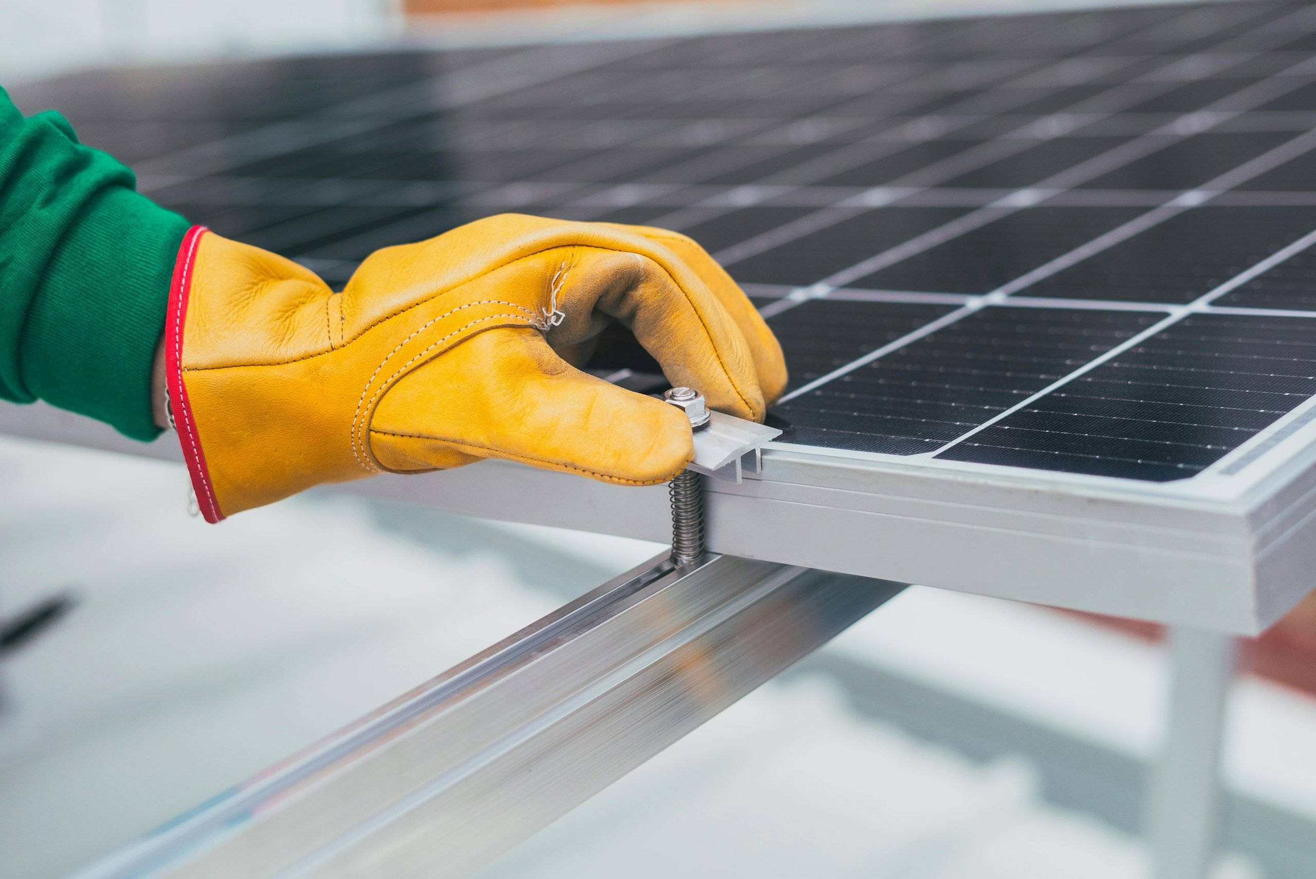 Fixation panneau solaire tuile toiture