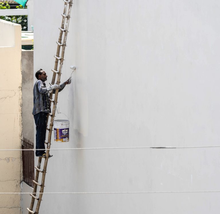 Peinture pliolite sur façade : ça vaut vraiment le coup ?